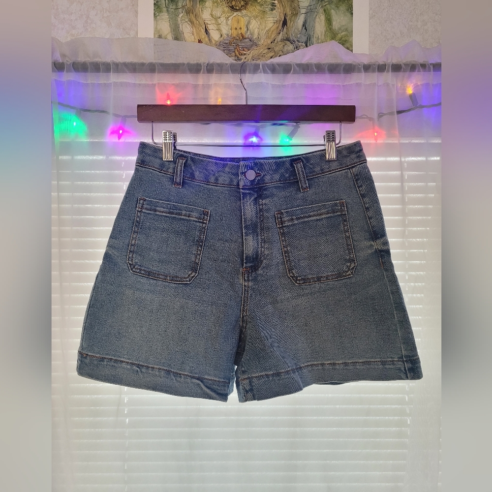 OAT High Rise Patch Pocket Denim Shorts Size 6 | 28 Light Wash